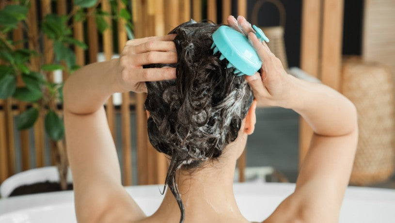 Scalp massage: il trattamento cute che trasforma umore e capelli