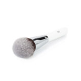 Ilū Make Up Large Powder Brush 209 - broad brush for powder products